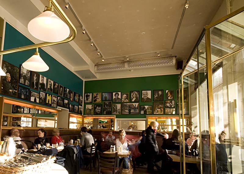 Situato in un quartiere vivace di Stoccolma questo hotel, che occupa un edificio art decò degli anni ’30, vi farà calare nell’atmosfera dei film classici svedesi. Ogni camera, infatti, è decorata con scene tratte da famose pellicole locali. E se le temperature pungenti della città e l’atmosfera ricreata dall’hotel vi invitano a rifugiarvi sotto il piumone e godervi il vostro film preferito, in camera troverete anche una TV a schermo piatto e lettore Blu-ray. Situato in un quartiere vivace di Stoccolma questo hotel, che occupa un edificio art decò degli anni ’30, vi farà calare nell’atmosfera dei film classici svedesi. Ogni camera, infatti, è decorata con scene tratte da famose pellicole locali. E se le temperature pungenti della città e l’atmosfera ricreata dall’hotel vi invitano a rifugiarvi sotto il piumone e godervi il vostro film preferito, in camera troverete anche una TV a schermo piatto e lettore Blu-ray.