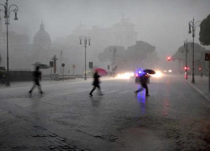 Roma travolta dalla pioggia: tamponi sospesi in due drive-in per il maltempo