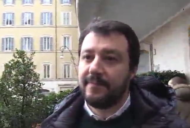 Salvini con la Lega in Toscana si fa tricolore e dice: viva l'Italia