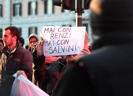 Lega: nuovi scontri a comizio Salvini, due feriti a Massa