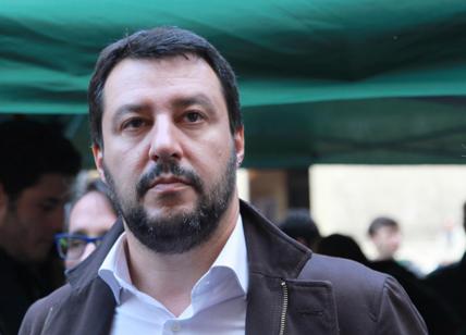 Salvini attaccato dai centri sociali a Bologna