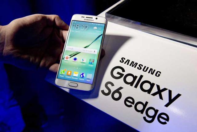 Galaxy S6 in vetro e metallo. Samsung sfida l'iPhone