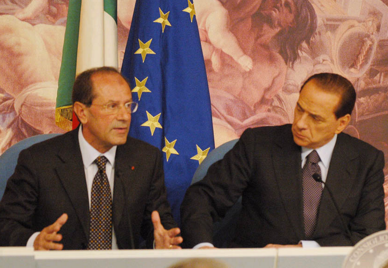 Berlusconi benedice Schittulli: 'Riprendiamoci la Puglia'