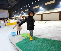 Thailandia, il viaggio della neve nel centro commerciale di Bangkok