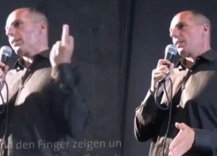 Grecia, il video del dito medio di Varoufakis alla Germania è un falso. Lo dicono i tedeschi