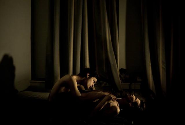 World Press Foto 2015, l'amore gay in Russia è la foto dell'anno. I vincitori