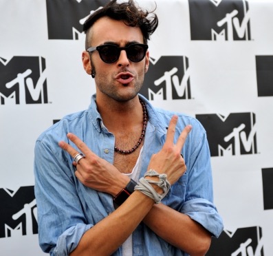 C'e' poi la novità assoluta di una intera strada, via Corsico (Navigli), che diventerà per la settimana la Mtv street, dove si concentreranno le attività. Gran finale sabato 24 ottobre per tutti con il mega concerto di piazza Duomo che scalderà l'atmosfera per gli Mtv Ema 2015 in diretta mondiale dal Forum domenica 25