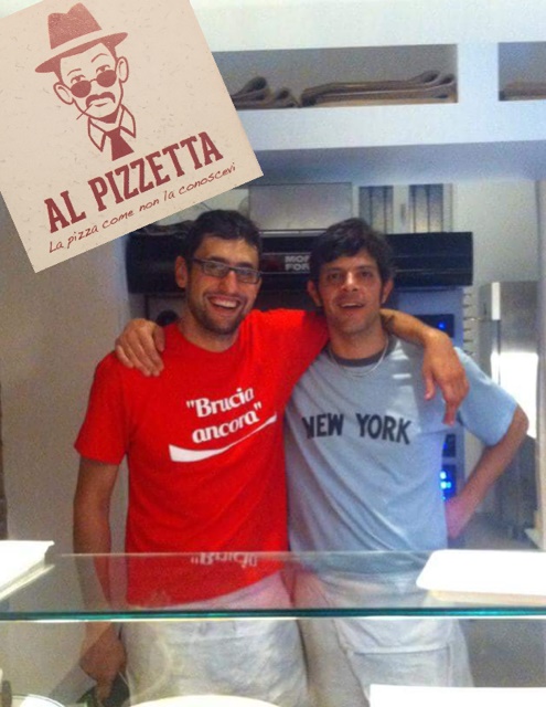 AL PIZZETTA Deliziosa piccola pizzeria aperta da poco più di un anno in viale Montenero vicino piazza Cinque Giornate e di fronte al Cinema Colosseo (nel pre o dopo cinema andarci è un must!) Qui potete gustare la celebre pizzetta pescarese: bianca, rossa, alici e friarielli, salsiccia e friarielli, tonno e pomodoro...il tutto a partire da 1,90 euro. Semplice e genuina appena sfornata con ingerdienti italiani e di alta qualità. La simpatia è di casa grazie ai bravi Luca e Lucio, i due soci fondatori. Aperto da martedì a venerdì 12.30-15.30 e 18-23. Lunedì chiuso. FRIZZANTE! AL PIZZETTA - viale Montenero, 73 Milano www.alpizzetta.it