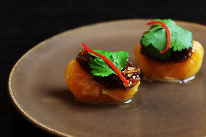 Thompson ha iniziato la sua carriera a Sydney, aprendo poi ristoranti a Londra, Singapore e Bangkok. La sua cucina è una ricerca ossessiva della perfezione e dell'autenticità. Si descrive come un archeologo della cucina che coniuga le antiche tradizioni con i moderni street food.
