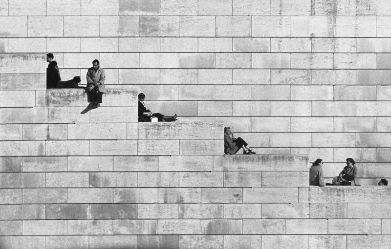 Robert Doisneau La diagonale dei gradini, Parigi 1953 © Atelier Robert Doisneau Robert Doisneau La diagonale dei gradini, Parigi 1953 © Atelier Robert Doisneau