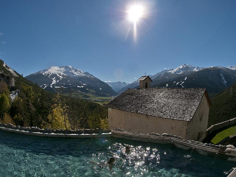 3. "QC TERME BAGNI VECCHI BORMIO" Un tuffo nella storia lungo oltre duemila anni, dai Bagni Romani alle grotte secolari che conducono a una delle sorgenti millenarie, fino alla piscina panoramica all' aperto a picco sulla conca di Bormio. Emozioni uniche e senza tempo attraverso un' immersione nella storia alla scoperta di un benessere senza età. TERME BAGNI VECCHI DI BORMIO - via SS38 dello Stelvio, Valdidentro (SO) tel. 0342/910131www.bagnidibormio.it