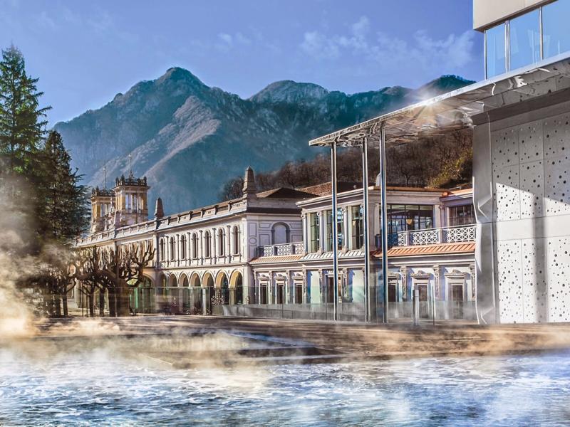 6. "QC TERME SAN PELLEGRINO" Un bagno termale in uno dei luoghi più famosi al mondo della storia del termalismo. QC Terme San Pellegrino vanta oltre 6.000 mq di benessere tra affreschi completamente restaurati, colonnati e soffitti di inizio novecento e realizzazioni architettoniche moderne e di design. Attimi di spensieratezza, vitalità e gioia: due edifici e oltre trenta pratiche termali, tra cui vasche panoramiche, vasche sensoriali, cascate, percorso Kneipp, docce Vichy, saune, bagni a vapore e giardino solarium. QC TERME SAN PELLEGRINO - Viale della Vittoria, 53 24016 San Pellegrino Terme (BG) tel. 0345/20102www.qctermesanpellegrino.it