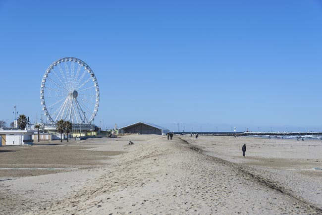 Se volete vivere l’atmosfera autentica della città di Rimini il periodo ideale è proprio la primavera. Centro balneare più importante della Costa Adriatica, in questa stagione splende per le sue lunghe spiagge, le tranquille strade della città e per l’appuntamento più importante per gli amanti del fitness, il Rimini Wellness. Una tradizionale Kermesse, nel quartiere fieristico di Rimini che si tiene a fine maggio inizio/inizio giugno. Energia e divertimento sono alla base di questo appuntamento caratterizzato da quattro giorni incentrati sul benessere e su uno stile di vita sano e sportivo. Un ottimo modo per riattivarsi in vista dell’estate. Se volete vivere l’atmosfera autentica della città di Rimini il periodo ideale è proprio la primavera. Centro balneare più importante della Costa Adriatica, in questa stagione splende per le sue lunghe spiagge, le tranquille strade della città e per l’appuntamento più importante per gli amanti del fitness, il Rimini Wellness. Una tradizionale Kermesse, nel quartiere fieristico di Rimini che si tiene a fine maggio inizio/inizio giugno. Energia e divertimento sono alla base di questo appuntamento caratterizzato da quattro giorni incentrati sul benessere e su uno stile di vita sano e sportivo. Un ottimo modo per riattivarsi in vista dell’estate.