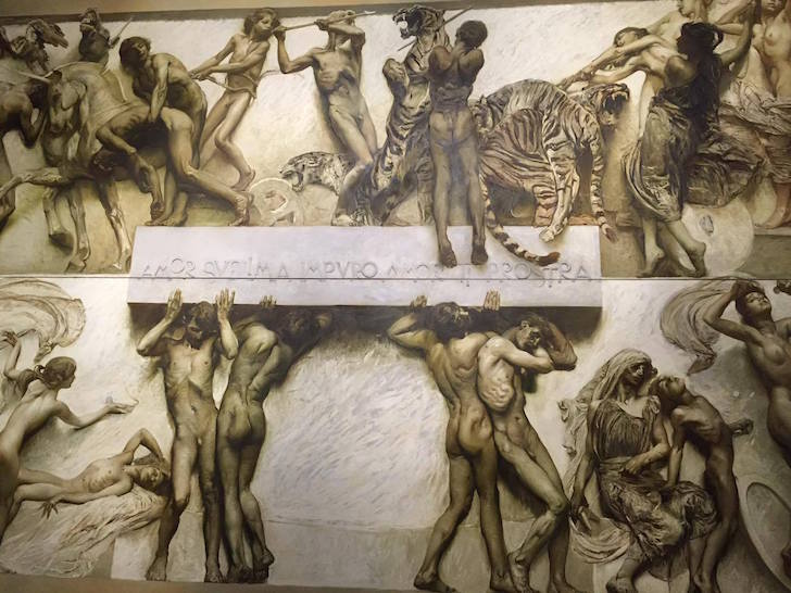 (Di Paola Perfetti - www.milanoincontemporanea.com) Rivoluzione, cultura, donna-veleno, spazi fluidi, senso di ripresa. La società contamina l'espressione; l'arte si fa portavoce del cambio generazionale e culturale. Serve a giustificare le ostentazioni di certi brand di moda; recupera il suo valore di “comunicatore delle genti” soprattutto nello hub N.1 d'Italia, Milano. Ecco 4 eventi che sintetizzano tutto questo – e che, come sirene ammaliatrici, conquisteranno il pubblico fino all'arrivo della primavera.