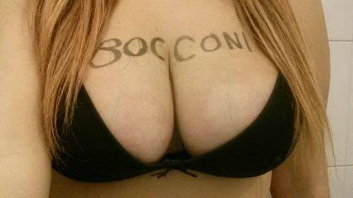 "Escile": su facebook l'assurda sfida sexy delle Università milanesi "Escile": su facebook l'assurda sfida sexy delle Università milanesi