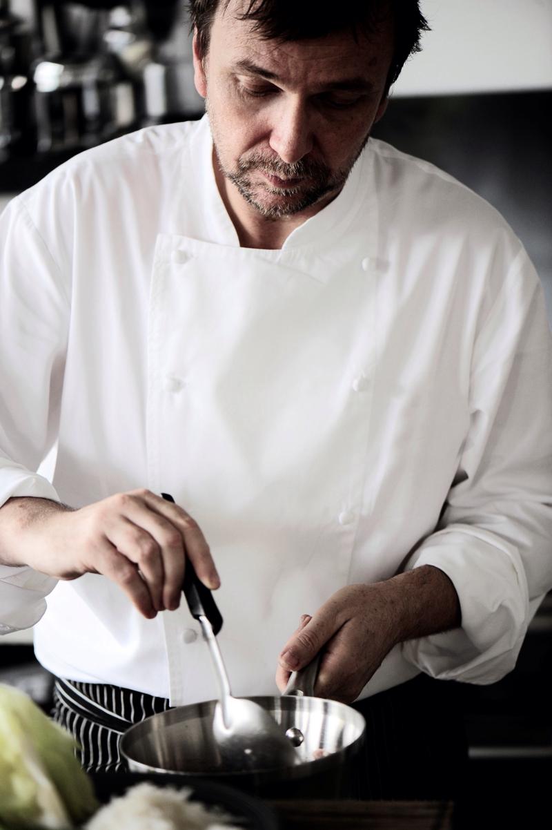 Si comincia a gennaio 2016 con David Thompson, lo chef australiano che padroneggia e reinventa la sofisticata cucina tailandese come nessun altro al mondo, tanto che il suo ristorante, il Nahm di Bangkok è stato votato come il n°7 tra i 50 migliori di tutta l’Asia.