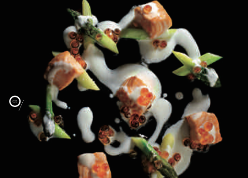 Aragostella in zuppetta ©Berra   Dadolata di salmone con le sue uova, salsa allo yogurt e punte d'asparagi ©Coimbra
