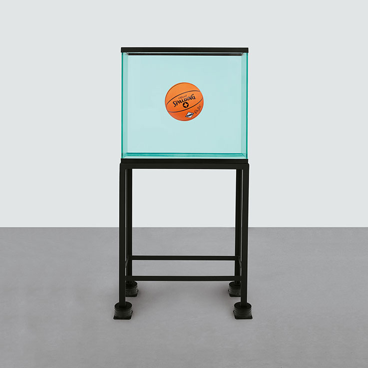 Jeff Koons - "One ball total equilibrium tank"(Spalding Dr. J Silver Series) Jeff Koons - "One ball total equilibrium tank"(Spalding Dr. J Silver Series)