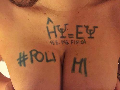 "Escile": su facebook l'assurda sfida sexy delle Università milanesi "Escile": su facebook l'assurda sfida sexy delle Università milanesi