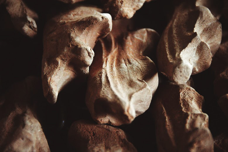 Alberto Gianfreda, 2015, Tavola di condivisione [Sharing's Desk], legno, terracotta e alluminio / wood, terracotta and aluminum, cm 200x250x200, particolare / detail, Fotografia di L. Marchini.