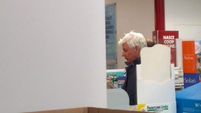 Alessandro Profumo supermercato (6)