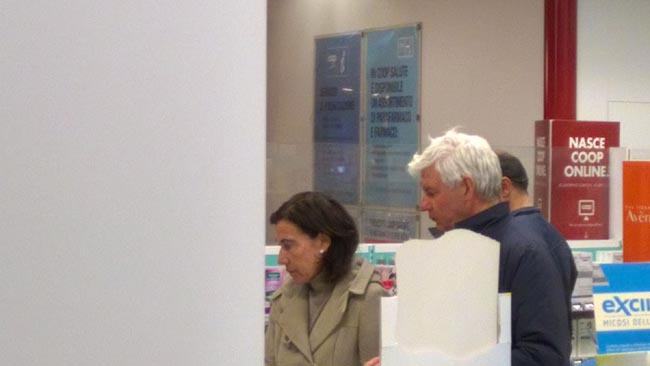 Alessandro Profumo supermercato (8)