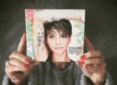 Ecco “Vivere a colori”, il nuovo disco di Alessandra Amoroso