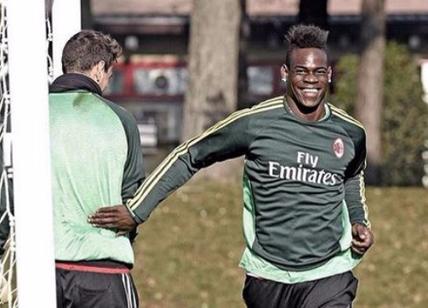 Milan, Balotelli sorride e "finalmente allenamento". Ma Raiola...