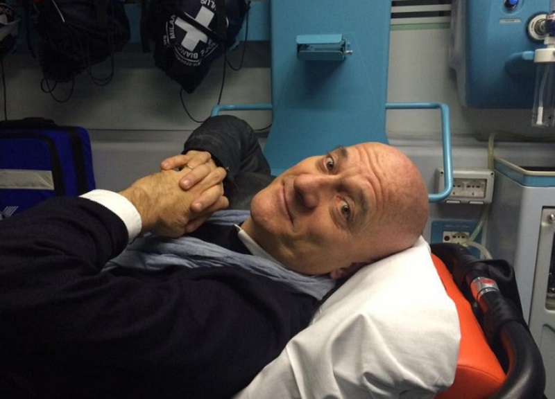 Sta facendo il "pieno" di auguri di pronta guarigione su facebook l'attore comico Claudio Bisio, vittima di un incidente in moto avvenuto a Milano, che ha tenuto una sorta di diario online sulla sua pagina delle cure presso il pronto dell'ospedale Gaetano Pini di Milano "Grazie a tutti dell'affetto", ha commentato in risposta ai tantissimi messaggi ricevuti.