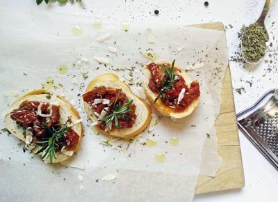 Bruschette con pomodorini sott'olio Valbona