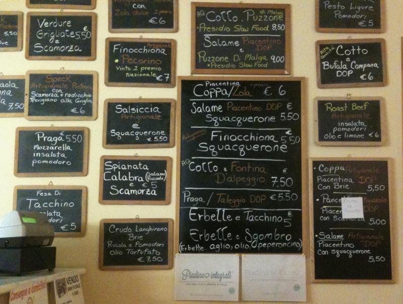 CARLETTO PIADINA ROMAGNOLA. Piccola bottega gestita da un rogmagnolo doc di Cesenatico, Alessandro. E questa è gia' una garanzia. Anche qui la piada è stesa e cotta al momento con tre diversi impasti: tradizionale allo strutto, di farina kamut o di farina integrale. Ottime le farciture con particolare attenzione a formaggi e salumi tutti rigorosamente di piccoli produttori. Ottime le piade classiche ma da provare quelle più creative! C'e' poi la versione dolce con Nutella o marmellata. CARLETTO PIADINA ROMAGNOLA. Via Sambuco, 14 Milano. Tel. 02/58118760