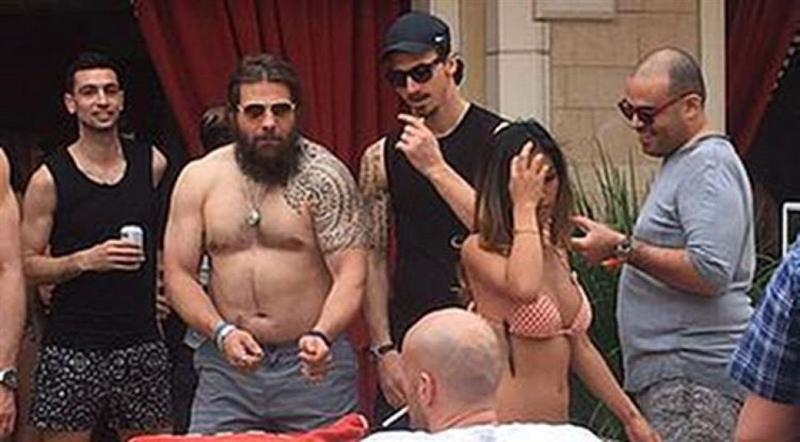 Castrogiovanni party con Ibra e non dal parente malato: rischio licenziamento Castrogiovanni party con Ibra e non dal parente malato: rischio licenziamento