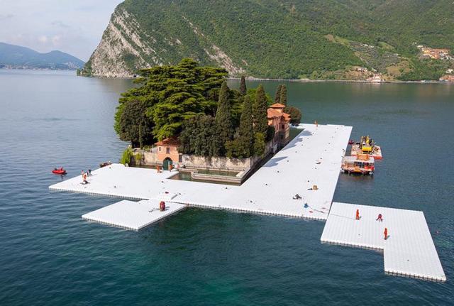 Lago d'Iseo, iniziato l'allestimento dell'opera "The floating piers" di Christo (foto Lino Olmo Studio) Lago d'Iseo, iniziato l'allestimento dell'opera "The floating piers" di Christo (foto Lino Olmo Studio)