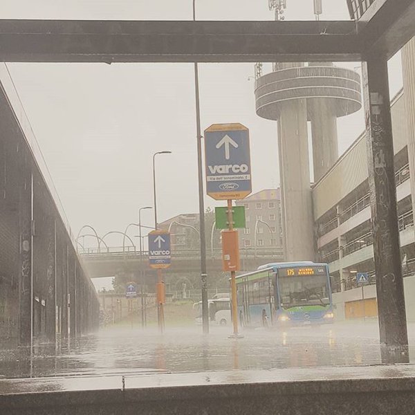 Bomba d'acqua su Milano Bomba d'acqua su Milano