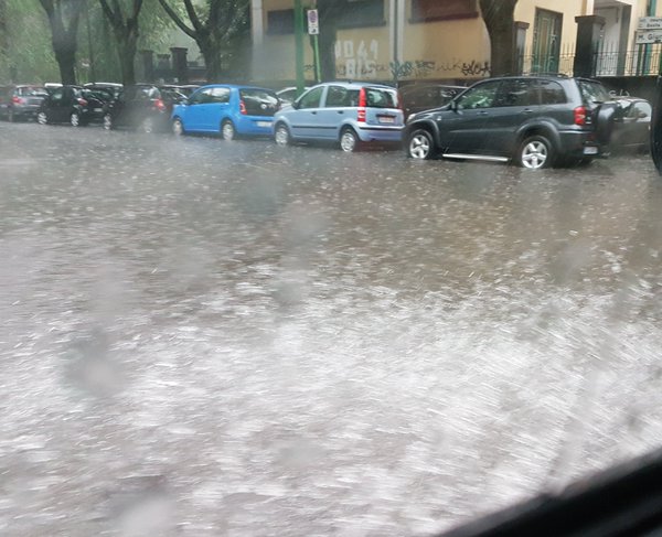 Bomba d'acqua su Milano Bomba d'acqua su Milano