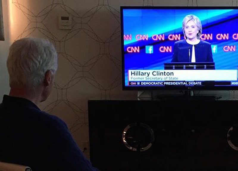 Bill Clinton tifa Hillary via Twitter