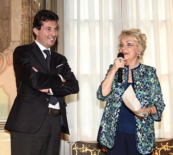 Sartoria Angela e Amici della Lirica per solidarietà donne Ecuador Ph.Nick Zonna Sartoria Angela e Amici della Lirica per solidarietà donne Ecuador Ph.Nick Zonna