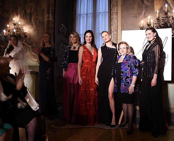 Sartoria Angela e Amici della Lirica per solidarietà donne Ecuador Ph.Nick Zonna Sartoria Angela e Amici della Lirica per solidarietà donne Ecuador Ph.Nick Zonna