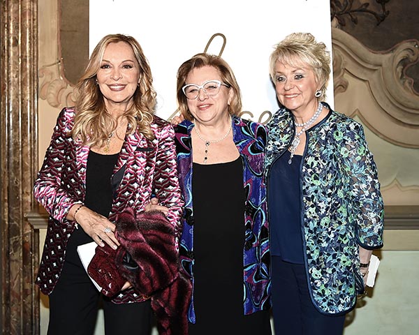 Sartoria Angela e Amici della Lirica per solidarietà donne Ecuador Ph.Nick Zonna Sartoria Angela e Amici della Lirica per solidarietà donne Ecuador Ph.Nick Zonna
