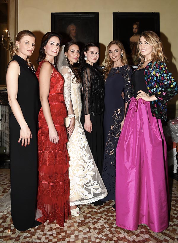 Sartoria Angela e Amici della Lirica per solidarietà donne Ecuador Ph.Nick Zonna Sartoria Angela e Amici della Lirica per solidarietà donne Ecuador Ph.Nick Zonna
