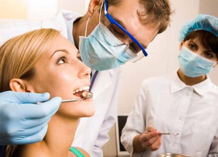 Denti tornano sani con staminali. Farmaco anti-alzheimer per denti e dentisti