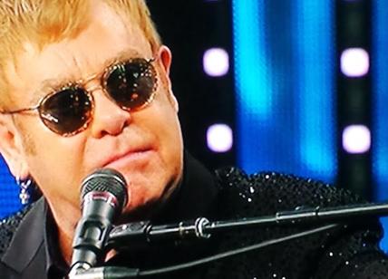 Sanremo, Festival pro unioni civili. Elton John: "Sono un padre felice"