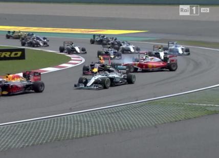 F1, Gp di Cina. Vettel va ad affrontare Kvyat prima del podio