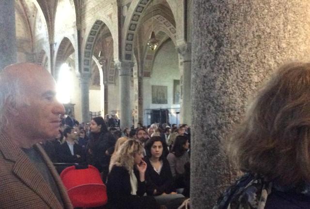 Folla commossa ai funerali di Gianroberto Casaleggio, cofondatore del Movimento 5 Stelle Folla commossa ai funerali di Gianroberto Casaleggio, cofondatore del Movimento 5 Stelle