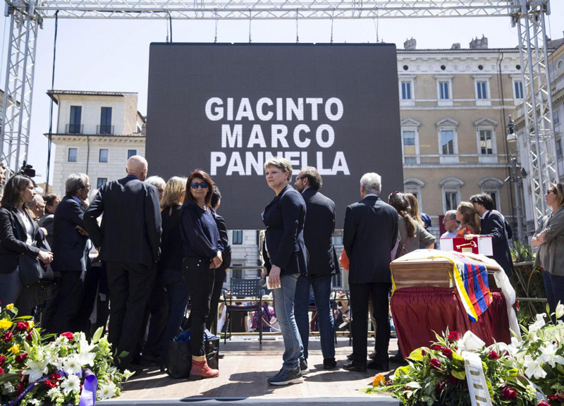 Funerali di Pannella, "Tanta gente e non gira neanche una canna"