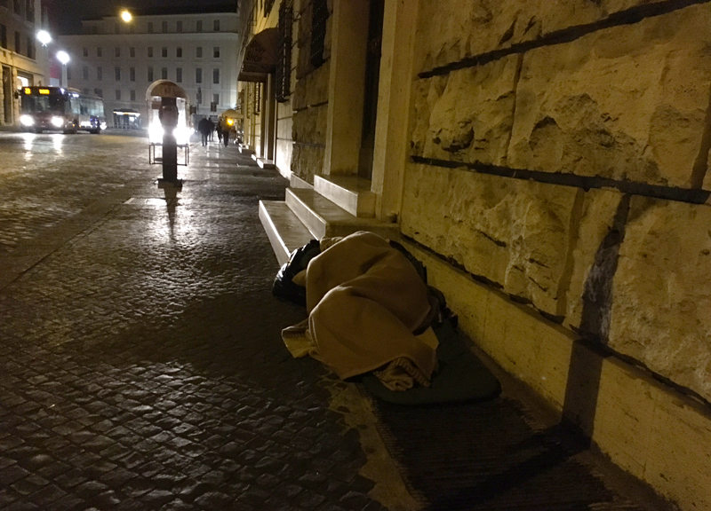 Cinquantamila fantasmi vivono in strada. A Roma l'Ostello più grande d'Europa
