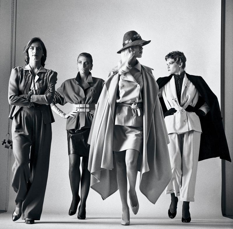 Sie kommen from the series Big Nudes Paris 1981 © Helmut Newton Estate Sie kommen from the series Big Nudes Paris 1981 © Helmut Newton Estate