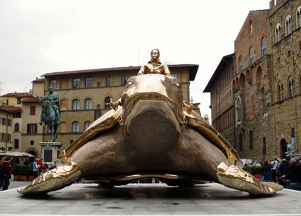Il mito di Jan Fabre domina Firenze. La mostra
