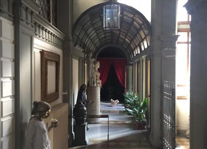 Sgarbi inaugura "Percorsi della creatività" al Bellini di Firenze