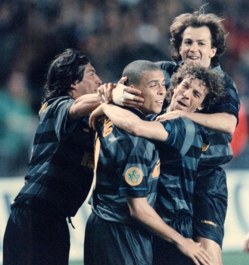 Vampeta: "Ronaldo, l'Inter di Moratti, i transessuali e..." Vampeta: "Ronaldo, l'Inter di Moratti, i transessuali e..."